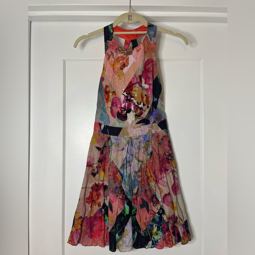 ✨SALE✨Nicole Miller watercolor cocktail dress with sequins accents and open back